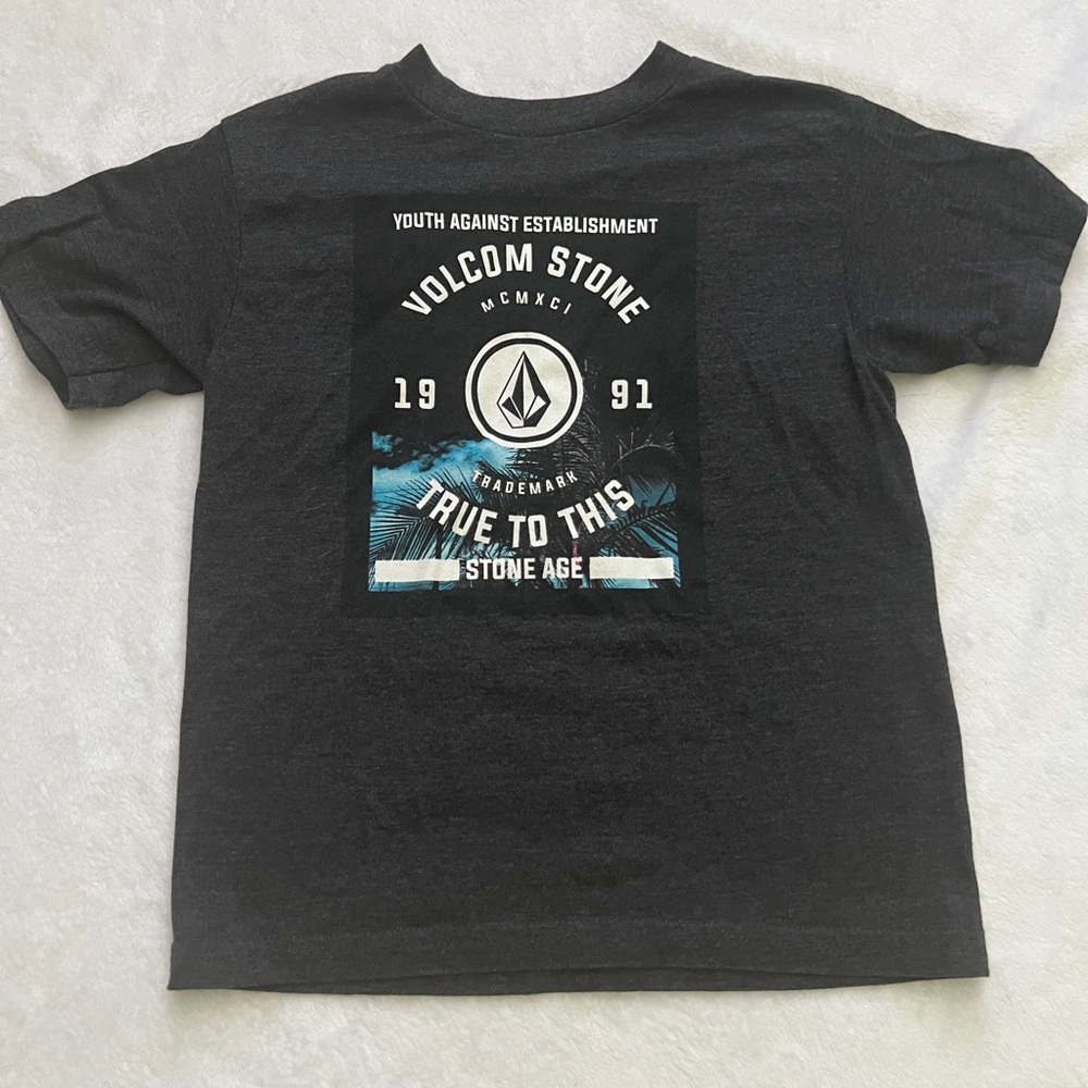 Kids Tshirt bundle (4 shirts sz S/M 5/6)